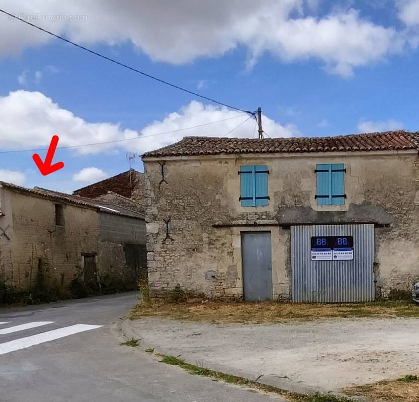 Parking à SAINT-GEORGES-DU-BOIS