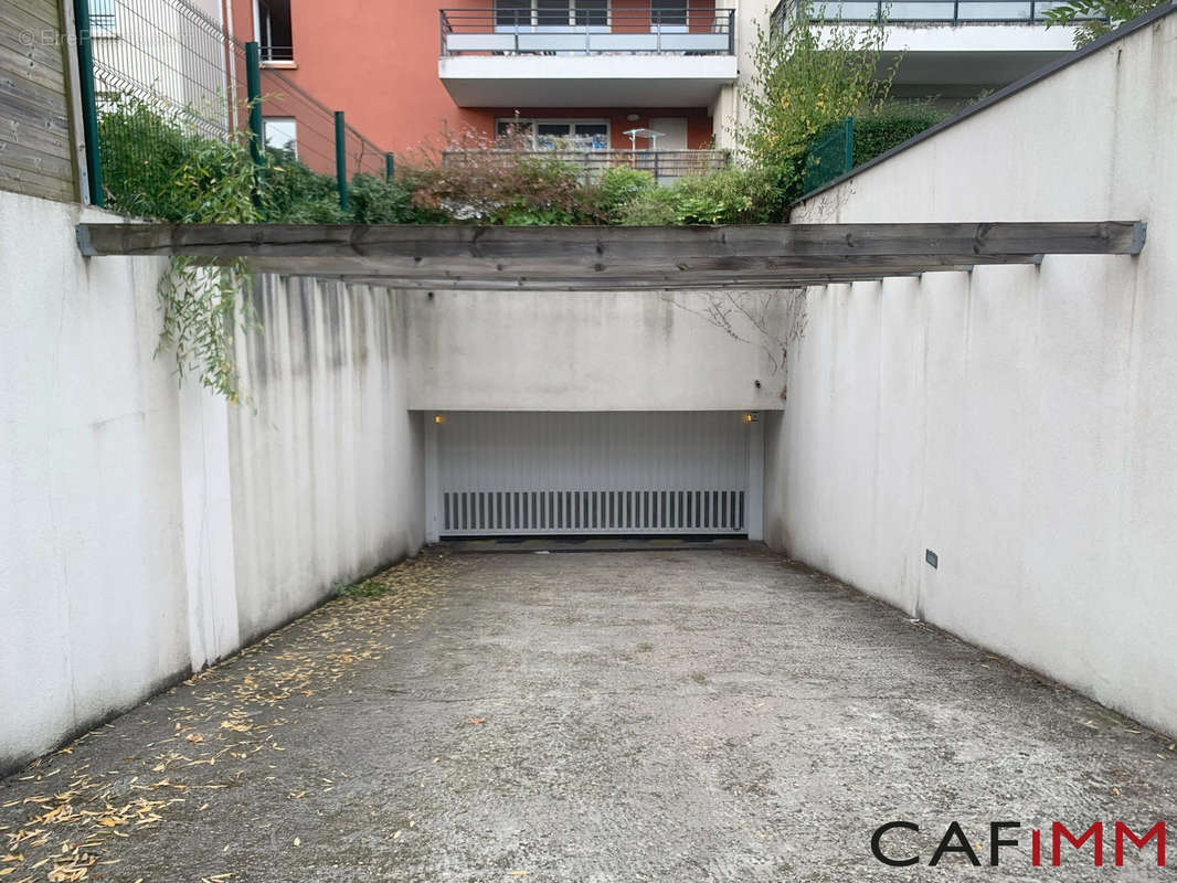 Parking à CALUIRE-ET-CUIRE