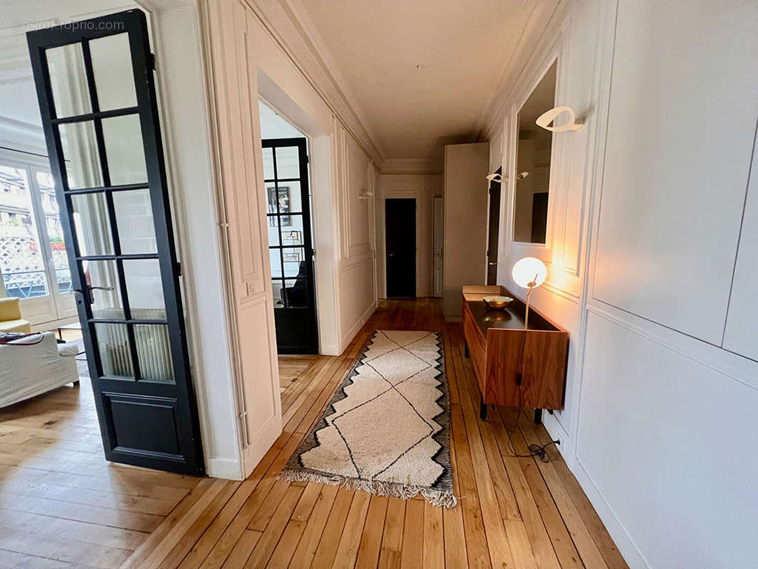 Appartement à PARIS-16E