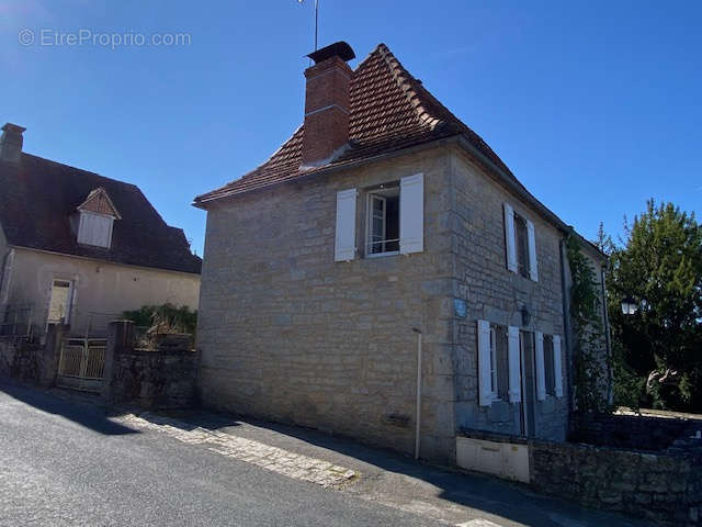 Maison à MAYRINHAC-LENTOUR