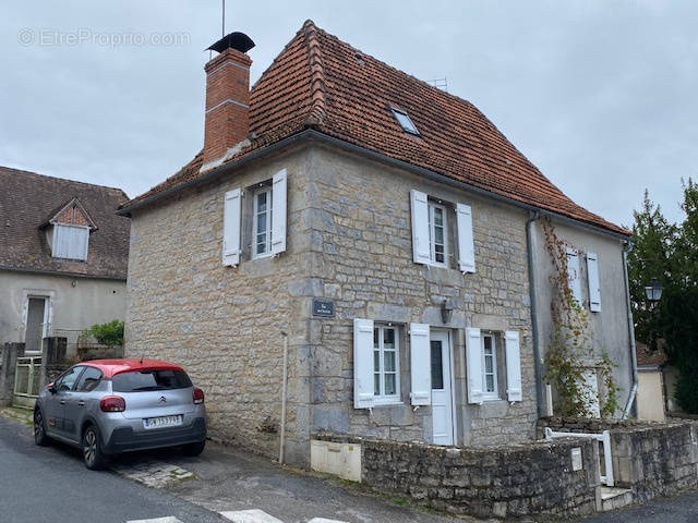 Maison à MAYRINHAC-LENTOUR