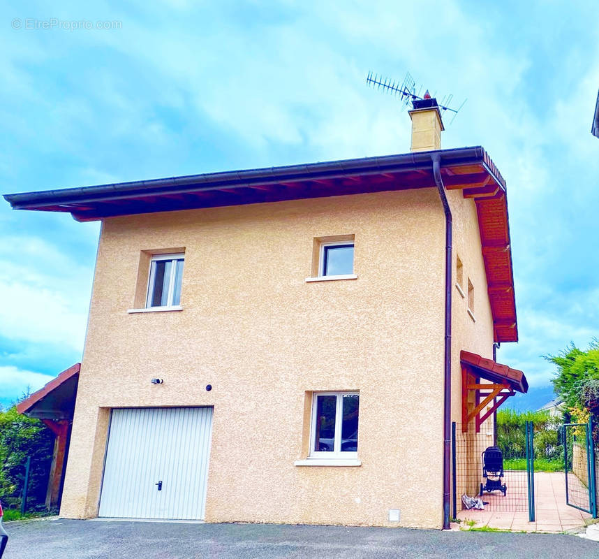 Maison à LA ROCHE-SUR-FORON