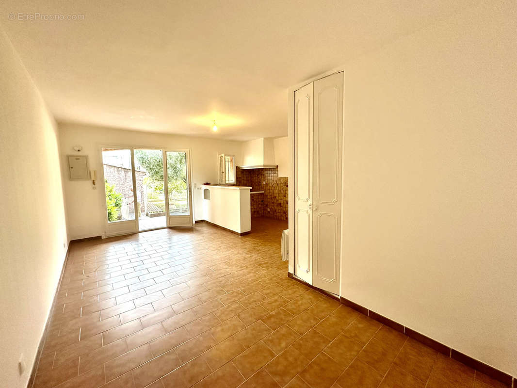 Appartement à PUGET-SUR-ARGENS