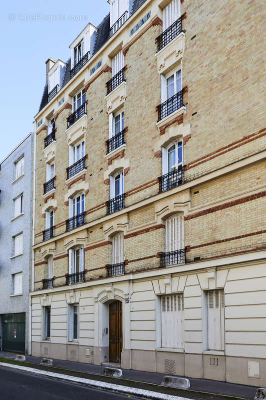 Appartement à COURBEVOIE