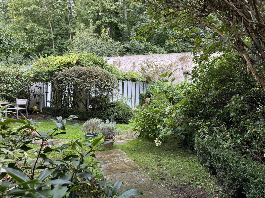 Maison à MARNES-LA-COQUETTE