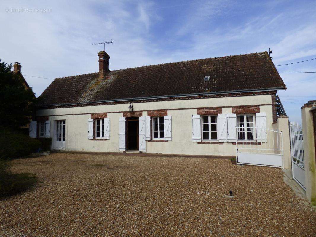 Maison à TREMBLAY-LES-VILLAGES