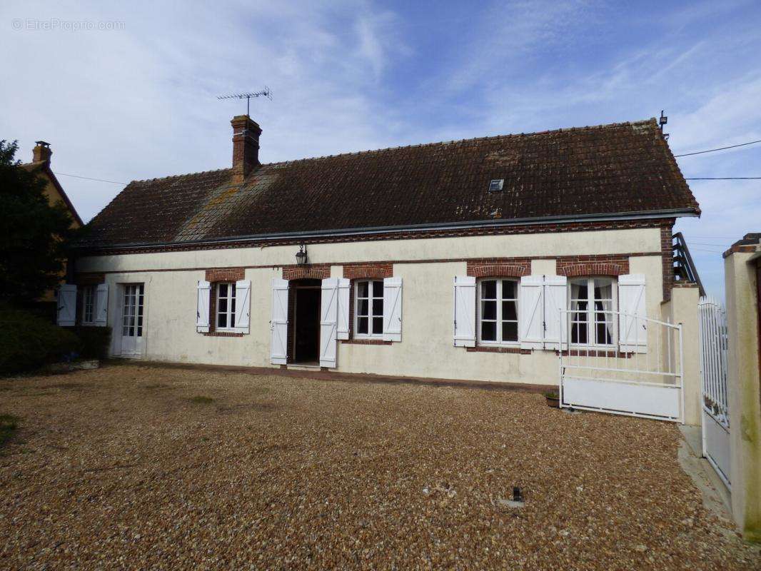 Maison à TREMBLAY-LES-VILLAGES