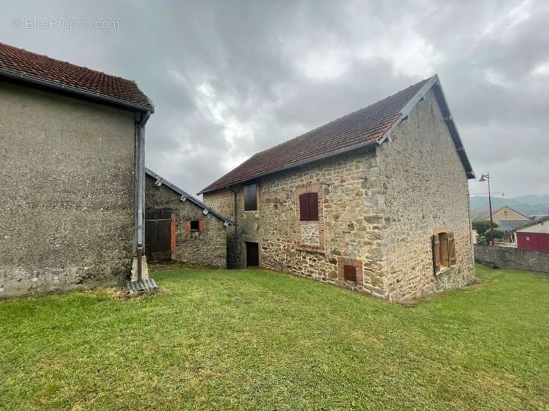 Maison à BUSSIERE-DUNOISE