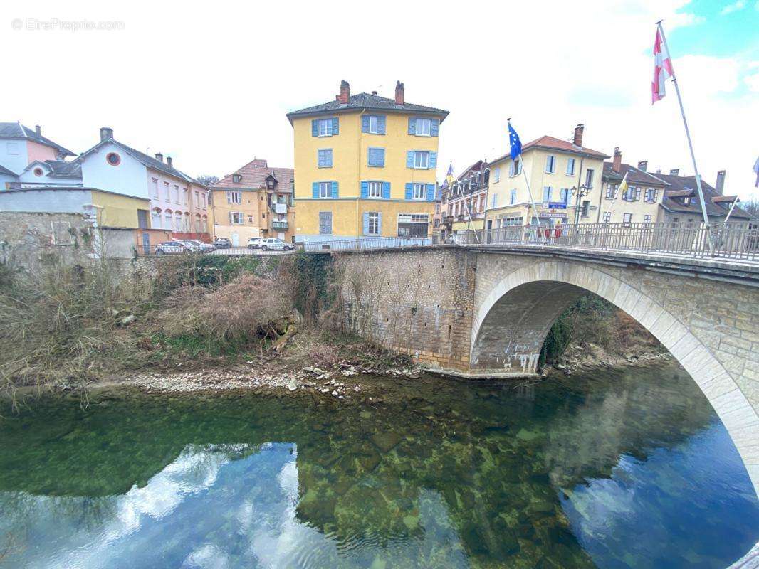 Commerce à LE PONT-DE-BEAUVOISIN