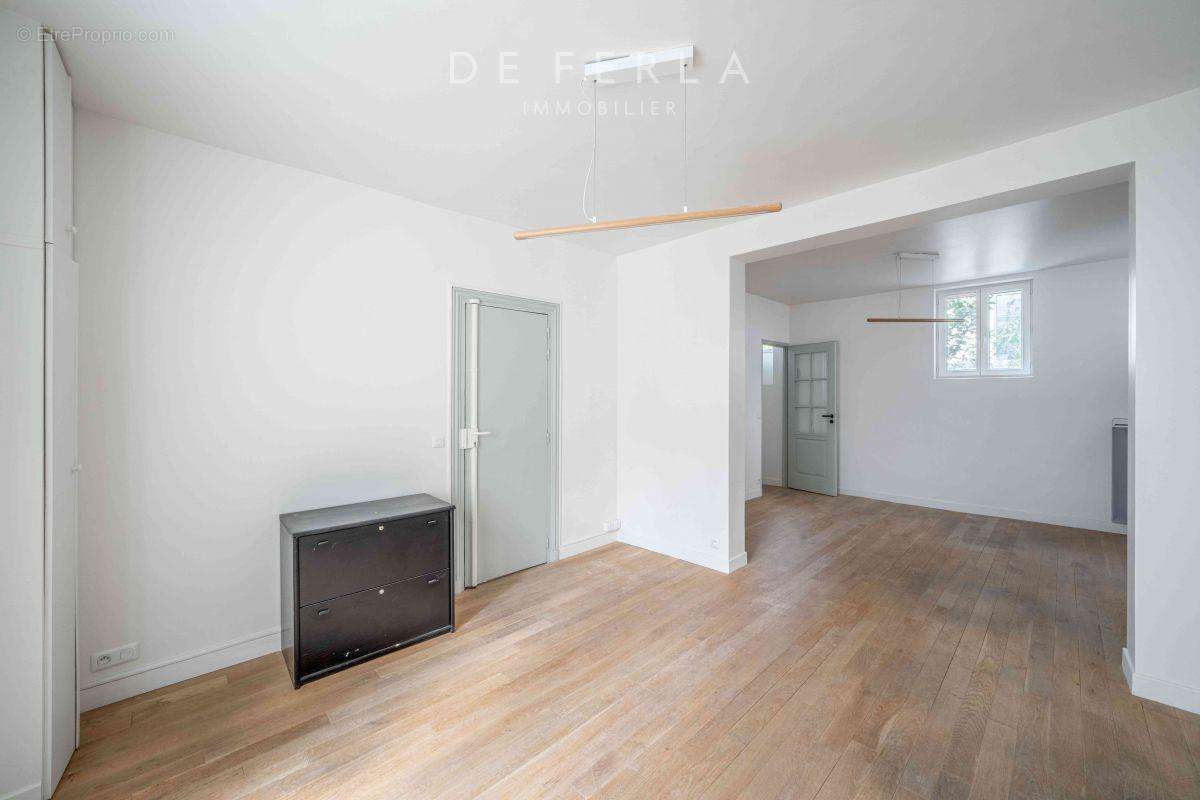 Appartement à PARIS-14E