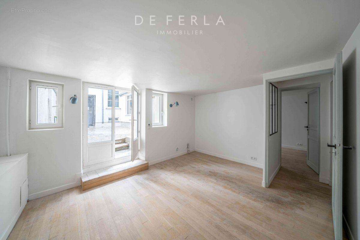 Appartement à PARIS-14E