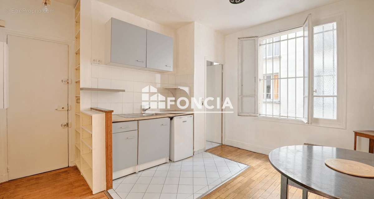 Appartement à PARIS-14E