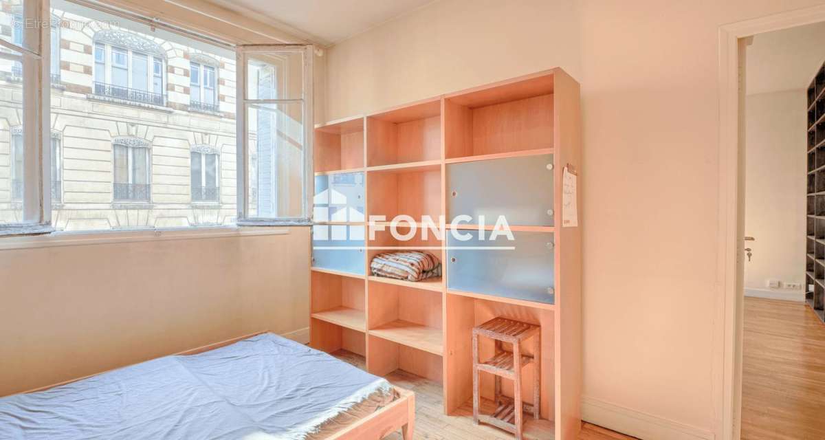 Appartement à PARIS-14E