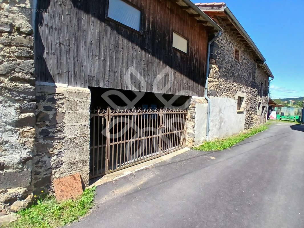 Maison à FRUGIERES-LE-PIN