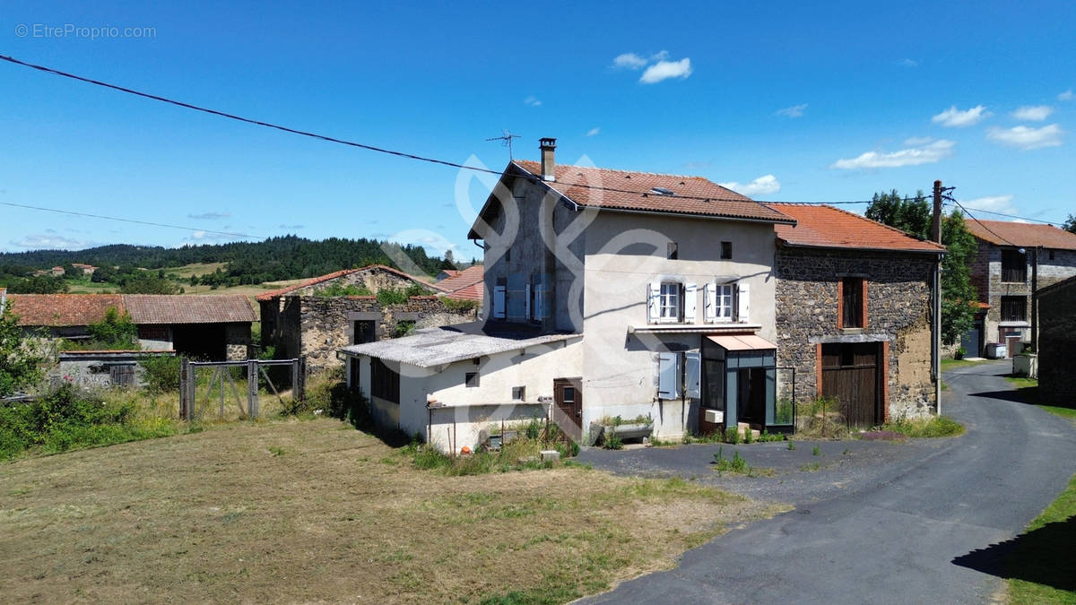 Maison à FRUGIERES-LE-PIN