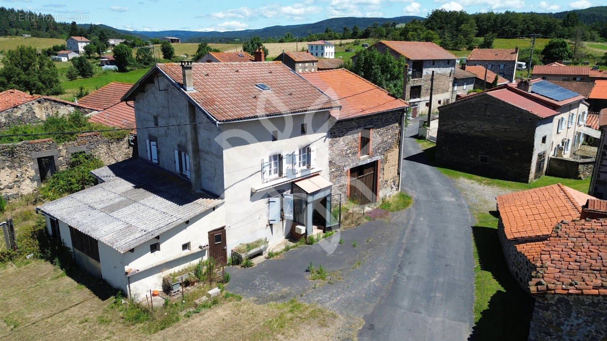 Maison à FRUGIERES-LE-PIN