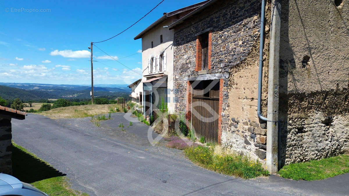 Maison à FRUGIERES-LE-PIN