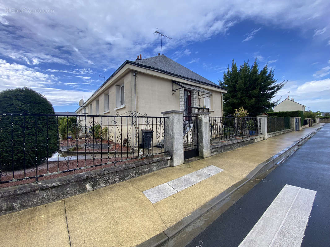 Maison à VILLEBERNIER