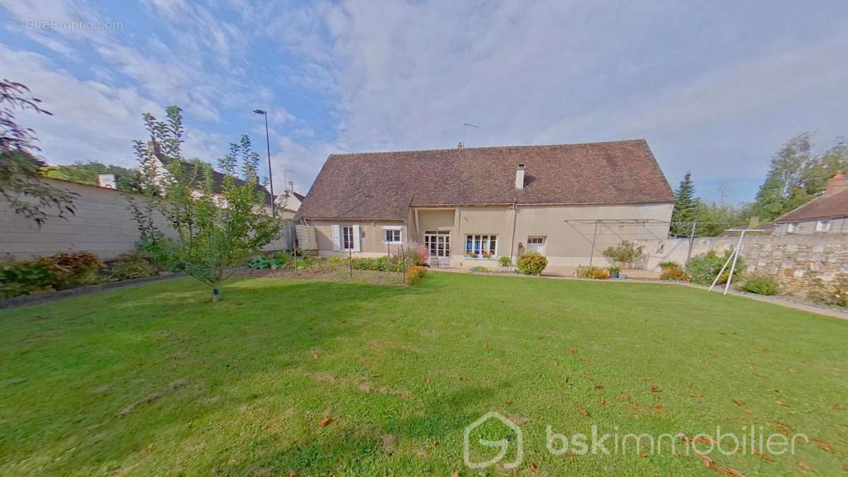 Maison à LA CHAPELLE-SUR-OREUSE