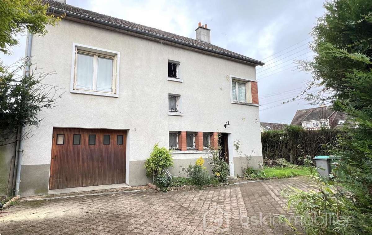 Maison à FLEURY-LES-AUBRAIS