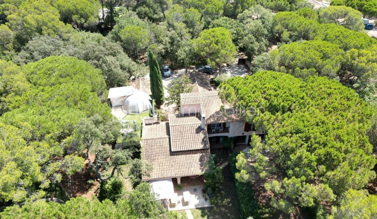 Maison à ROQUEBRUNE-SUR-ARGENS