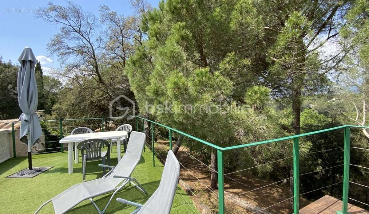 Maison à ROQUEBRUNE-SUR-ARGENS