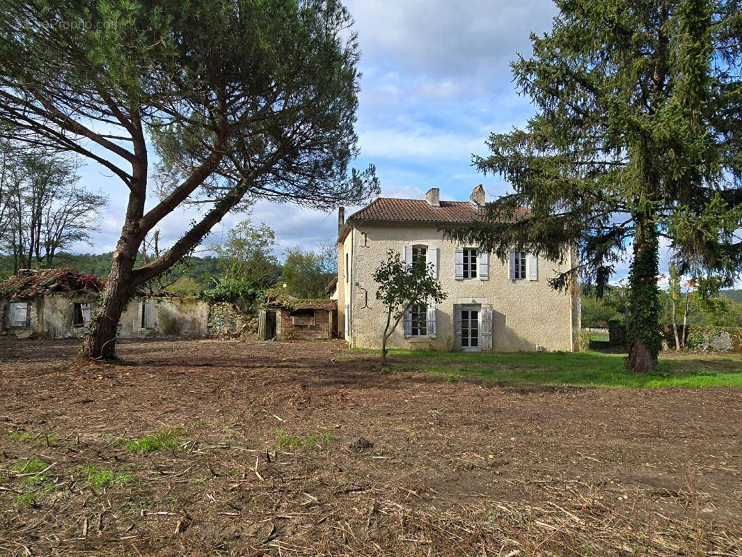 Maison à ANTONNE-ET-TRIGONANT