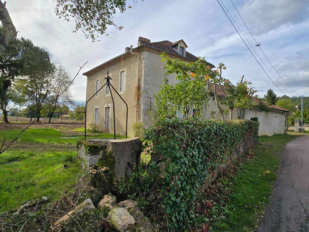 Maison à ANTONNE-ET-TRIGONANT