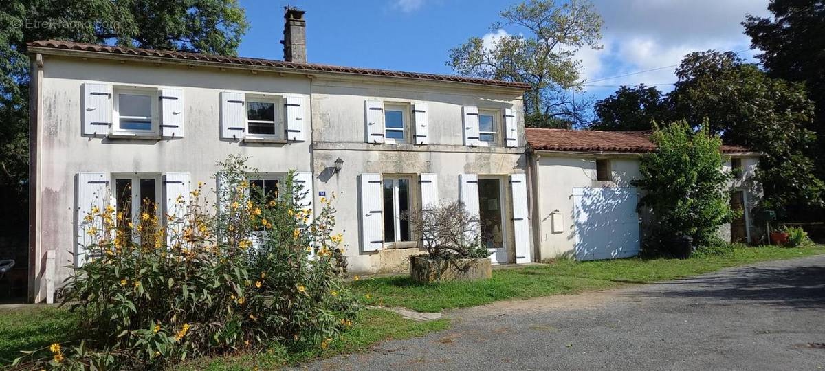 Maison à SAINT-SAVINIEN