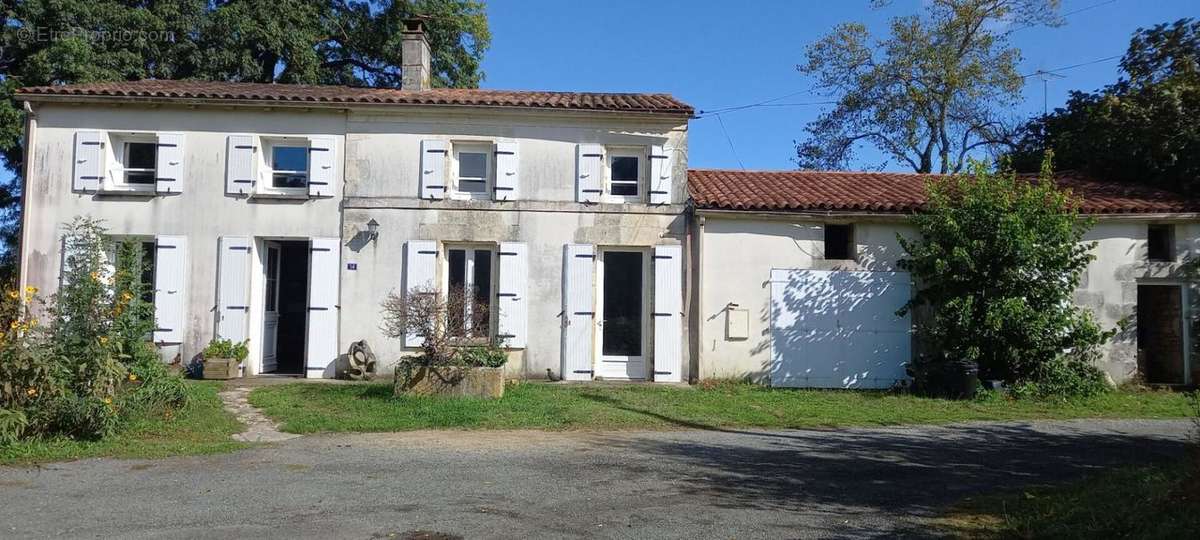 Maison à SAINT-SAVINIEN