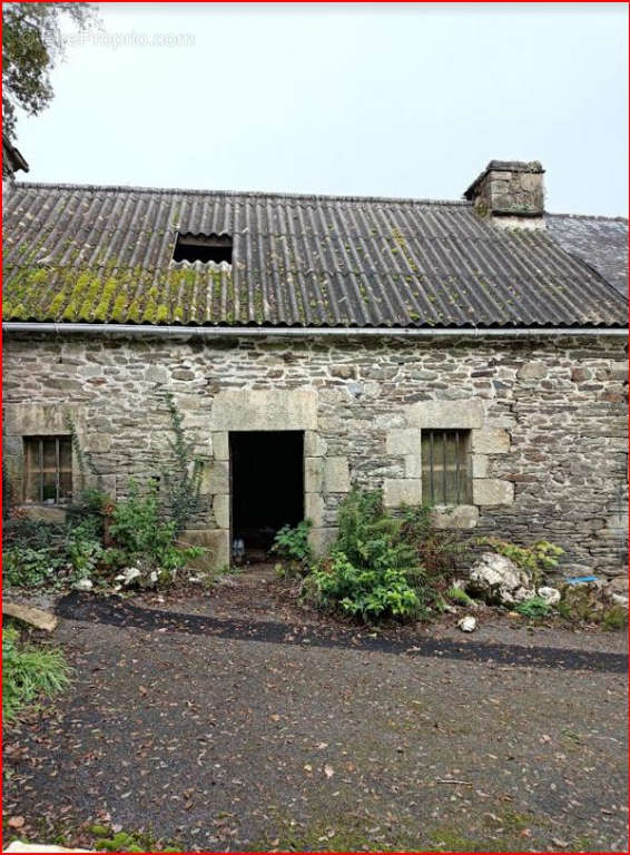 Maison à CHATEAUNEUF-DU-FAOU