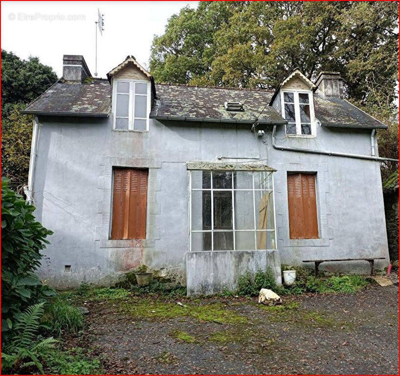 Maison à CHATEAUNEUF-DU-FAOU