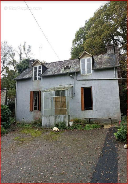 Maison à CHATEAUNEUF-DU-FAOU