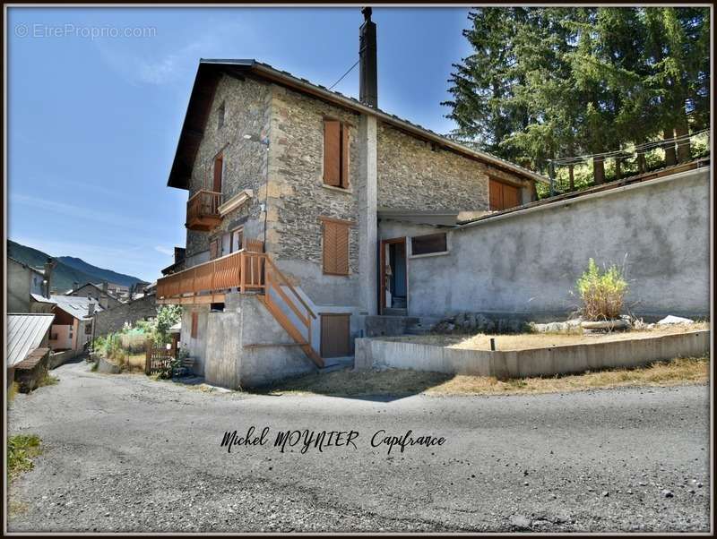 Maison à AIGUILLES