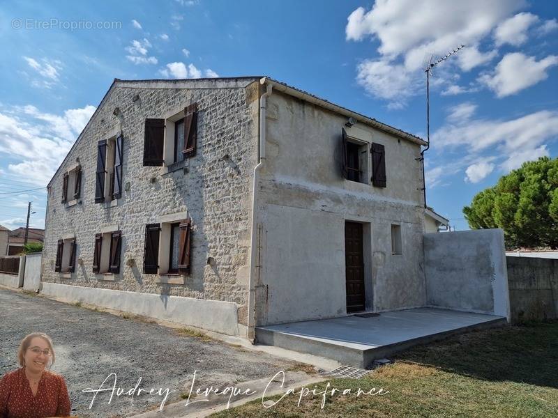 Maison à SURGERES