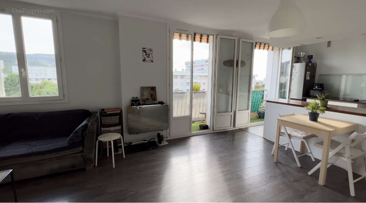 Appartement à MARSEILLE-9E