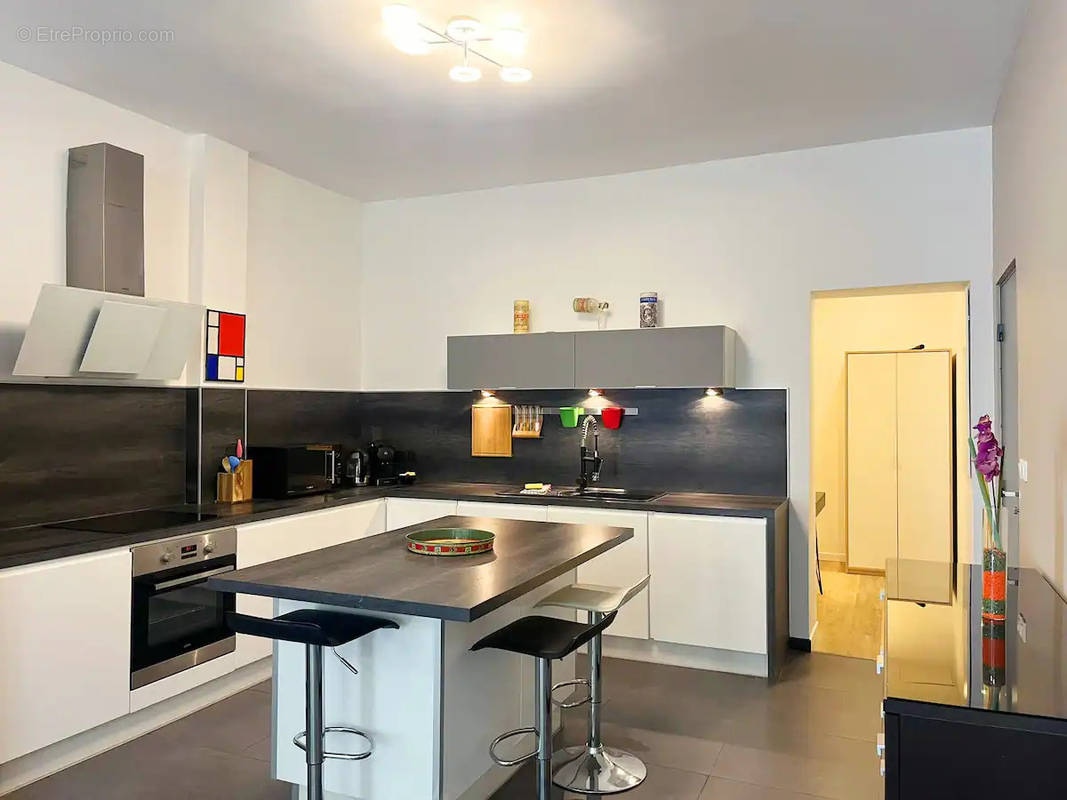 Appartement à MARSEILLE-1E