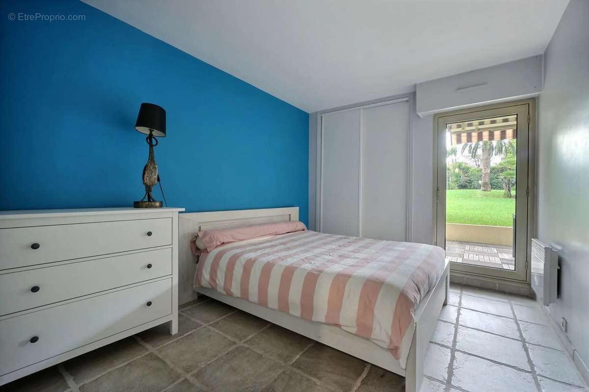 Appartement à VALLAURIS