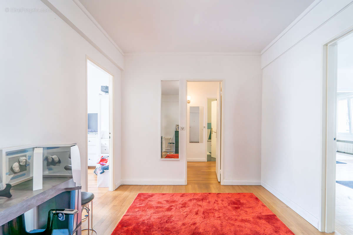 Appartement à PARIS-16E