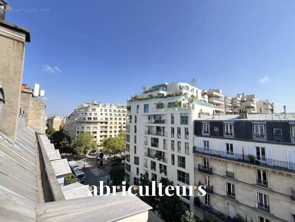 Appartement à PARIS-16E