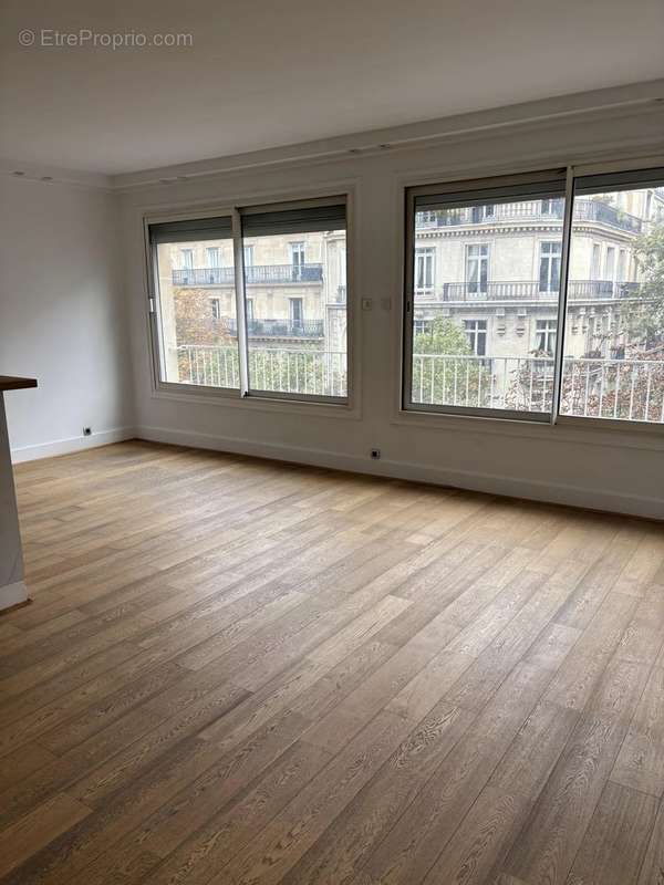 Appartement à PARIS-17E