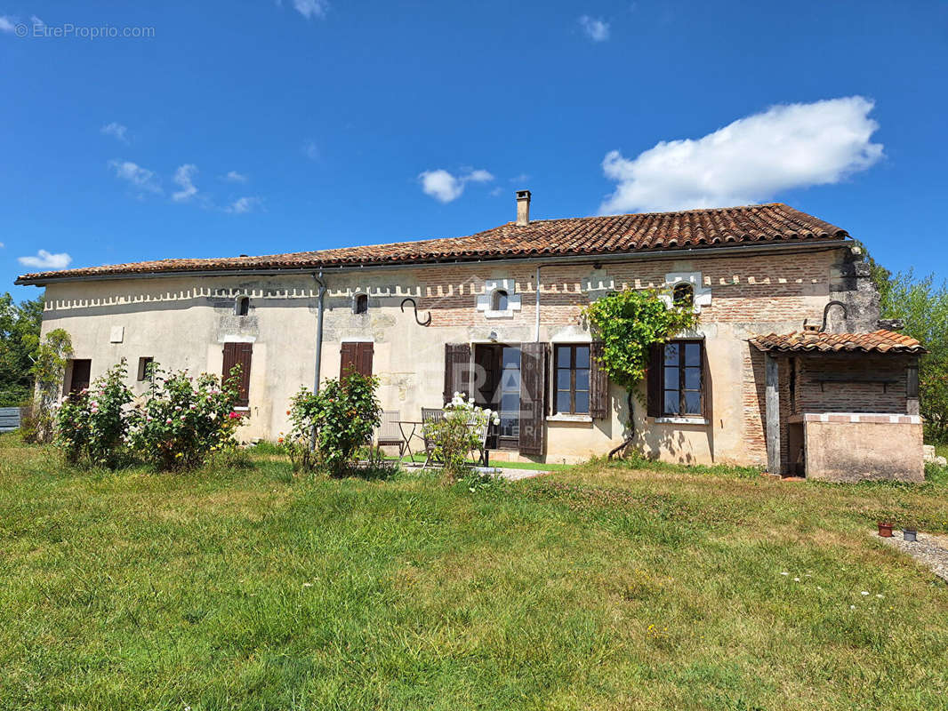 Maison à LA ROCHE-CHALAIS