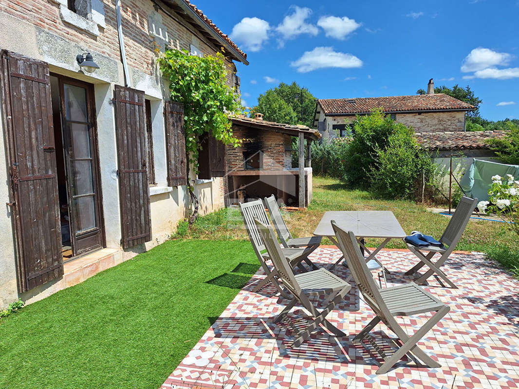 Maison à LA ROCHE-CHALAIS