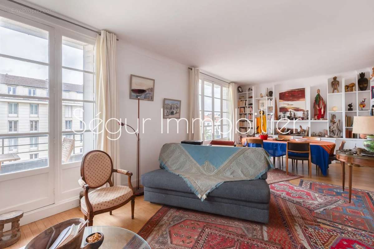 Appartement à PARIS-16E