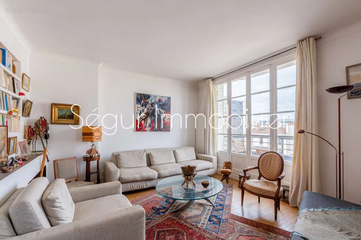 Appartement à PARIS-16E