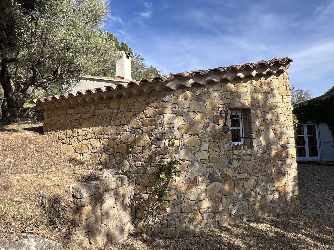 Maison à COTIGNAC