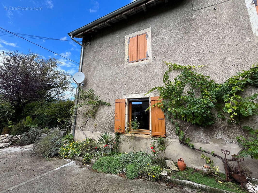 Maison à CHAMPAGNE-EN-VALROMEY