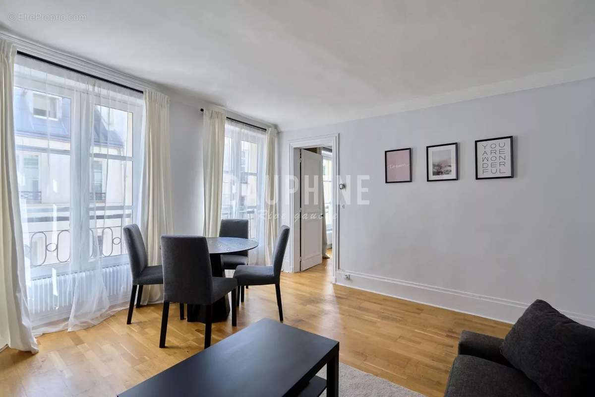 Appartement à PARIS-7E