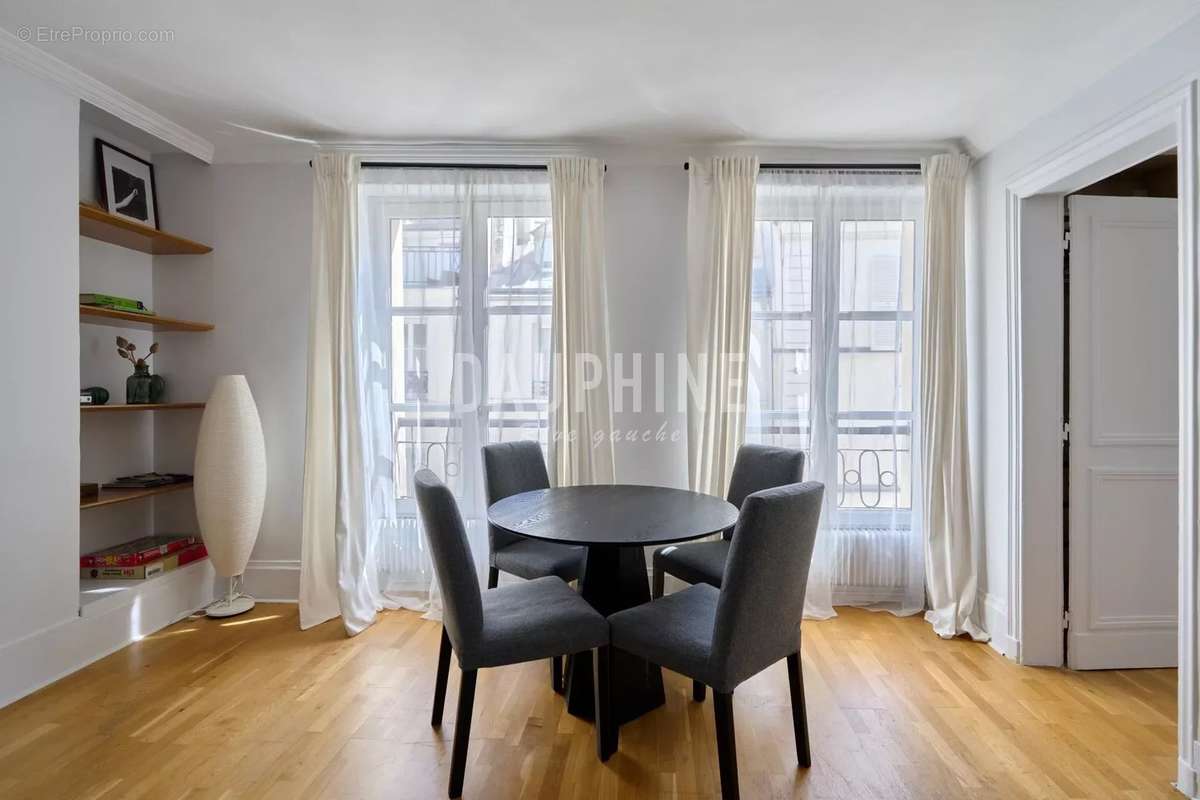 Appartement à PARIS-7E