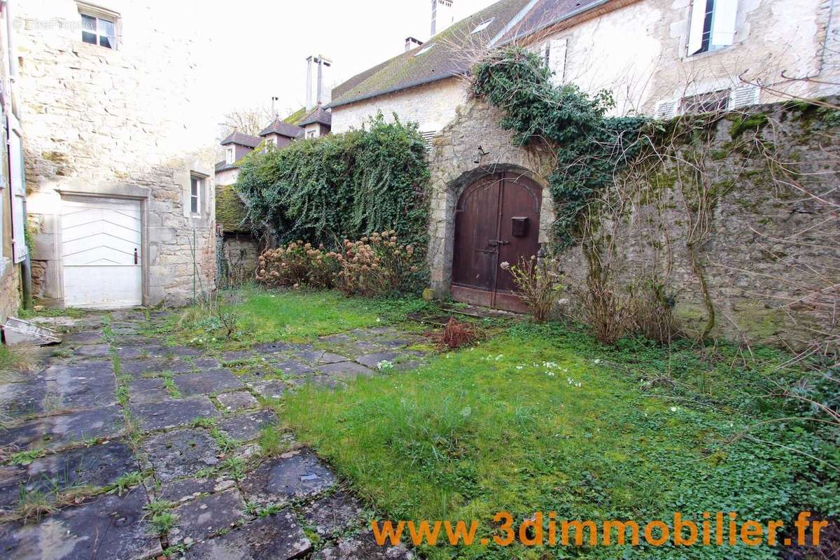 Maison à LONS-LE-SAUNIER